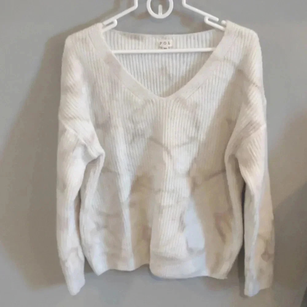 POL women's medium oversized marble light tan/cream v-neck soft sweater